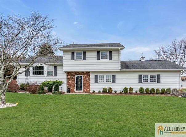5 Travis Court, Monroe, NJ 08831