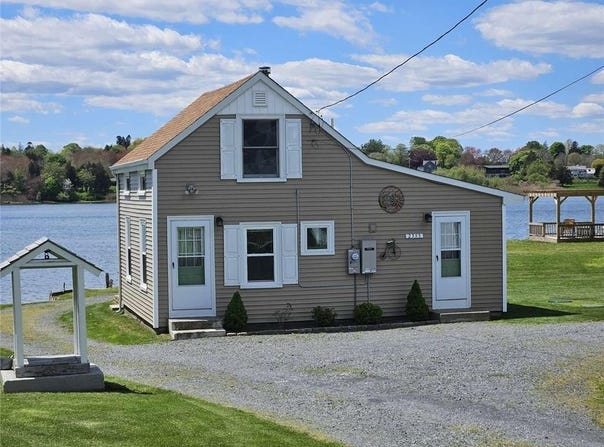 2353 Main Road, Tiverton, RI 02878