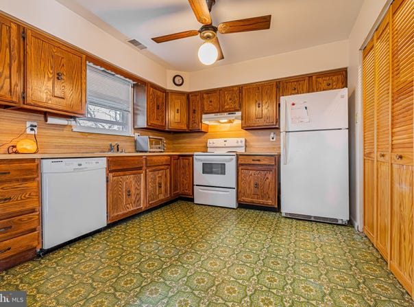 112 ELMTOWNE BOULEVARD, HAMMONTON, NJ 08037