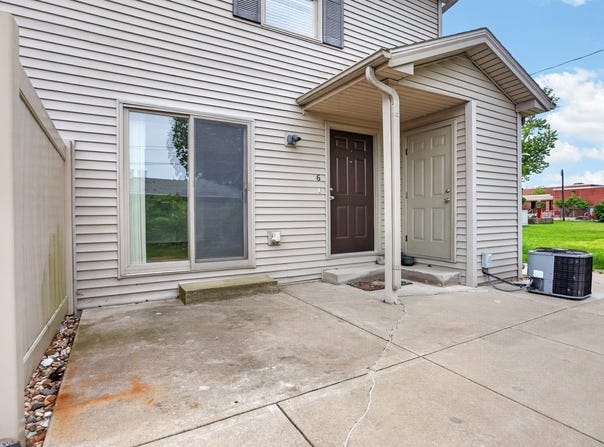 3 Ross Drive, Bloomington, IL 61701