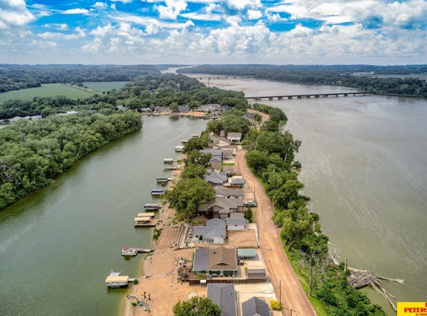 S1138 Platte Shore Drive, Fremont, NE 68025