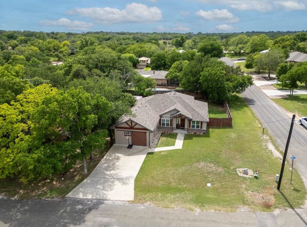 1202 S Willis, Lampasas, TX 76550