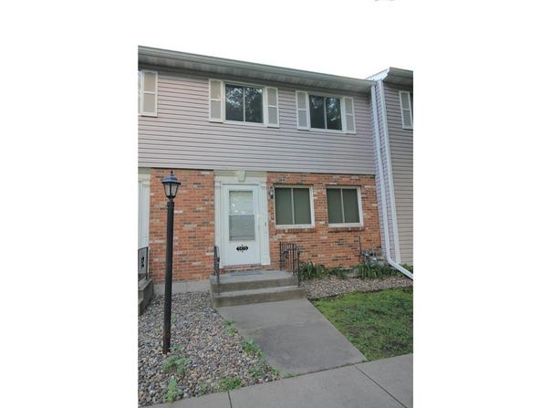 1476 Goodwin Avenue N, Oakdale, MN 55128