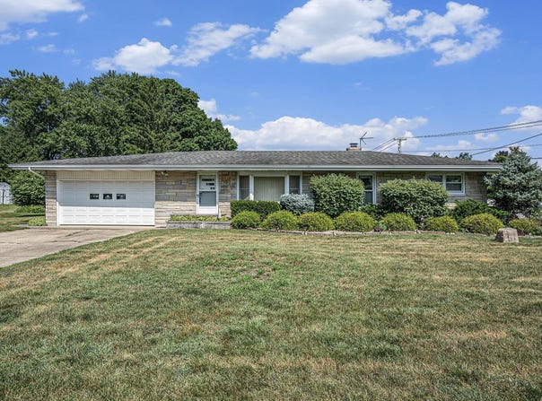 54238 River Place, Elkhart, IN 46514