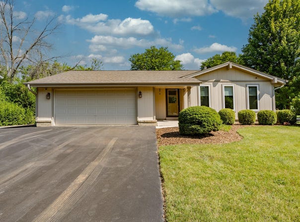 2202 Lander Ln, Waukesha, WI 53188