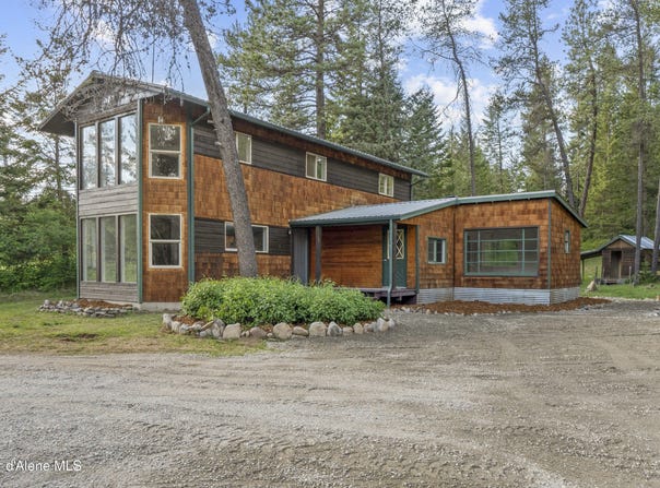 17561 E PERIMETER RD, Athol, ID 83801