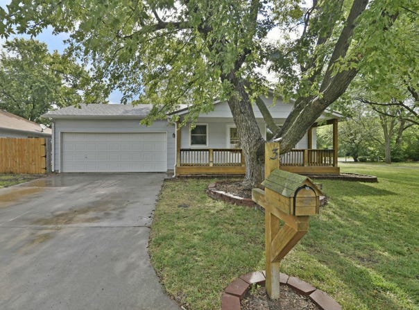 3 Park Ct, Valley Center, KS 67147
