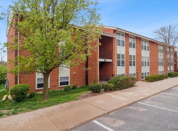 2014 Greenglen Drive, St Louis, MO 63122