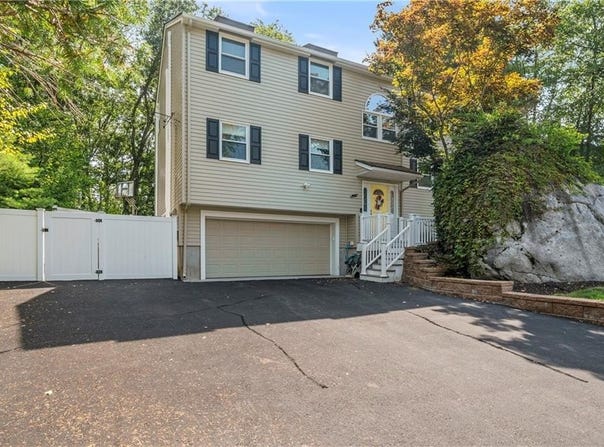7 Aurora Drive, Cumberland, RI 02864