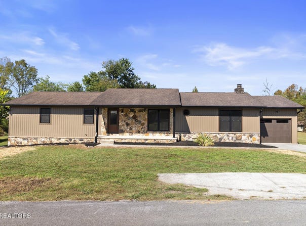 130 3rd St, Rockwood, TN 37854