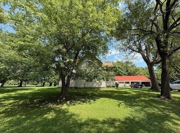 754 Carpenter St, Osborn, MO 64474