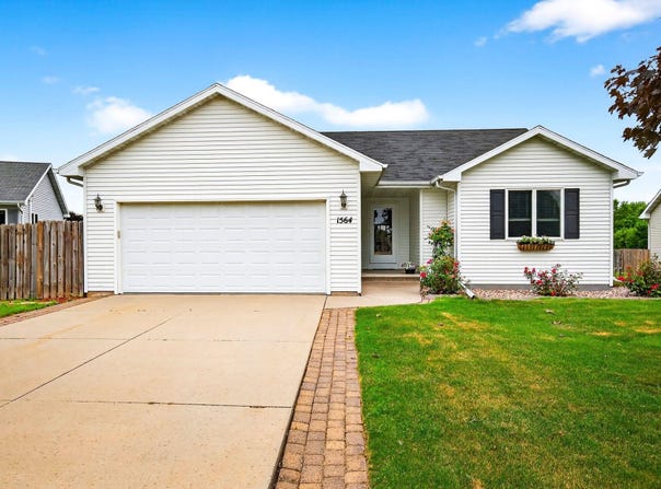 1564 HILLSDALE Court, NEENAH, WI 54956-0000