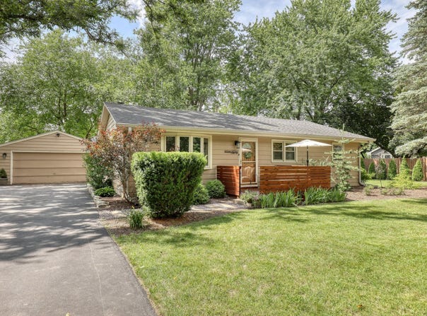 W346n5769 Lake Dr, Oconomowoc, WI 53066
