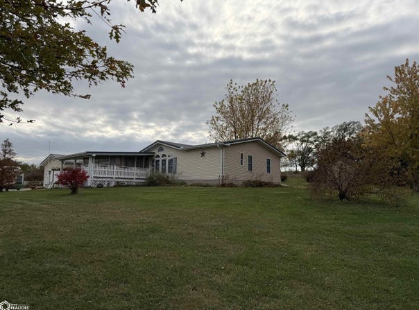 1933 State Highway 148, Gravity, IA 50848