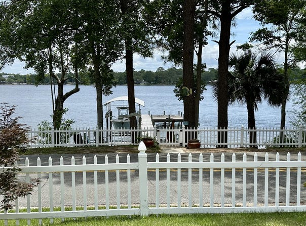1199 N Bayshore Drive, Valparaiso, FL 32580
