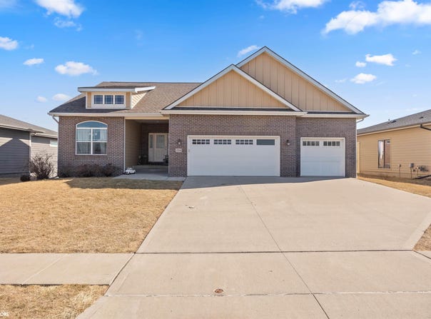 254 S 91st Street, West Des Moines, IA 50266