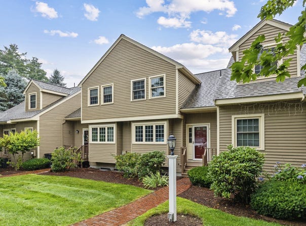 11 Rosewood Ln, Hopkinton, MA 01748