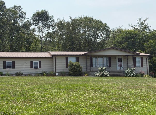 1105 Pacific Road NE, Carrollton, OH 44615