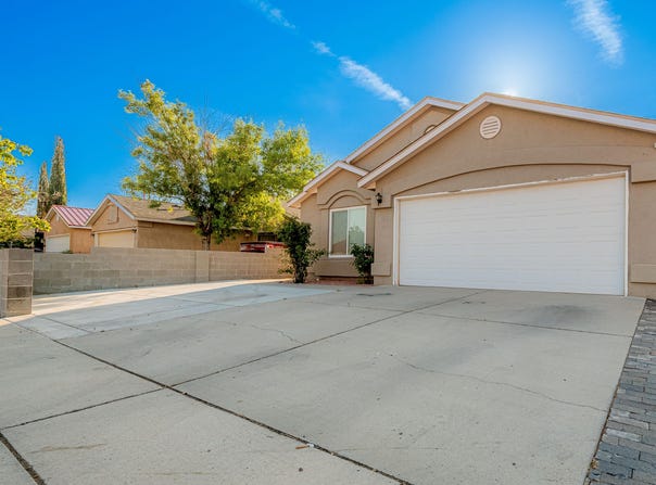 1916 DESERT BREEZE Drive SW, Albuquerque, NM 87121