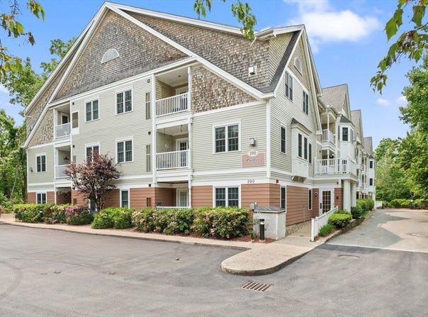 190 Chickering Rd, North Andover, MA 01845
