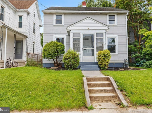 537 BAER AVENUE, HANOVER, PA 17331