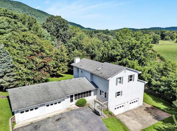 5300 ROCK HILL DR, Roanoke, VA 24014