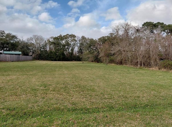 HOELEWYN ST., Angleton, TX 77515