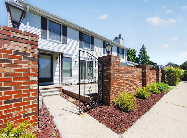 38951 E Golfview Drive, Clinton Township, MI 48038
