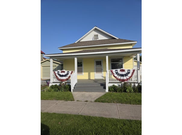 208 S D Street, Cheboygan, MI 49721