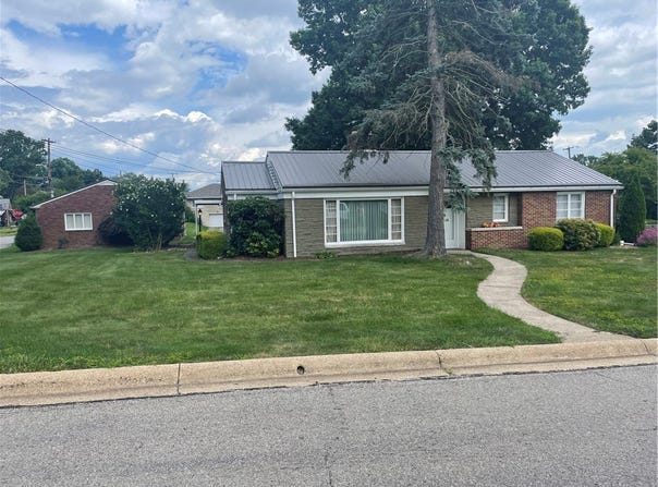 140 Rita Ave, Lower Burrell, PA 15068