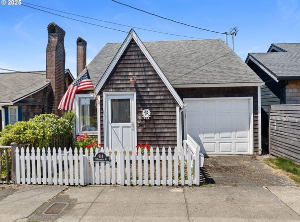 914 N FRANKLIN ST, Seaside, OR 97138