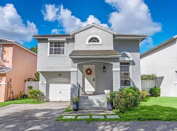 9843 NW 2ND Court, Plantation, FL 33324