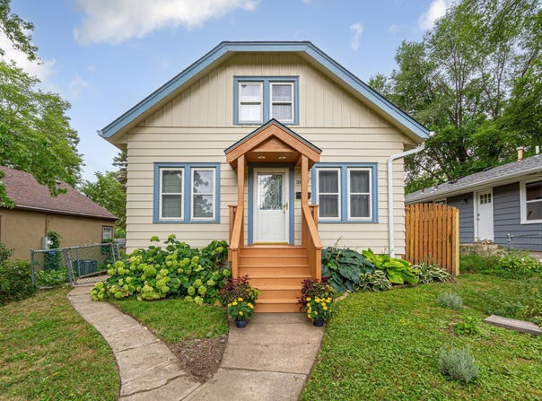 3807 27th Avenue N, Robbinsdale, MN 55422