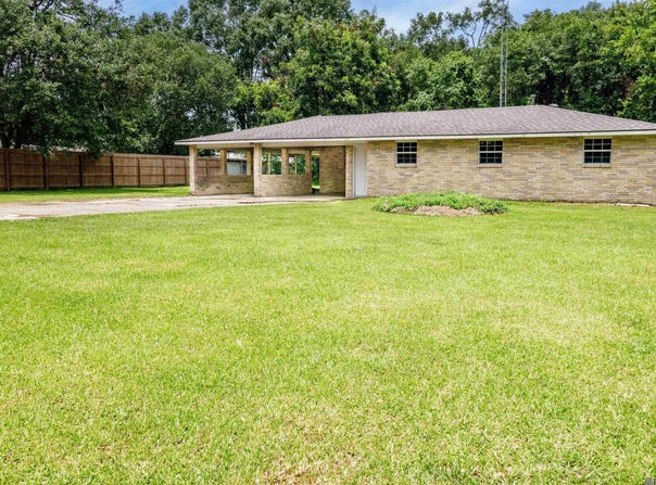 44128 Stringer Bridge Rd, St Amant, LA 70774