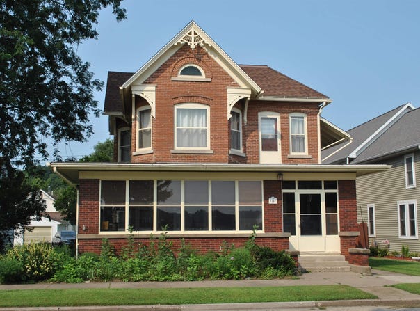 114 S River Park Drive, Guttenberg, IA 52052