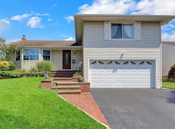 37 LAKESHORE Boulevard, Massapequa, NY 11758