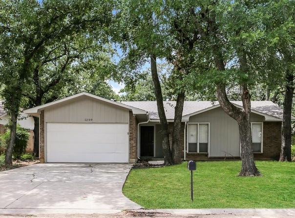 1209 Pin Oak Drive, Denton, TX 76209