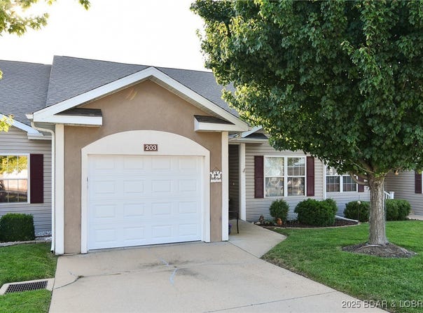 203 Grandview Drive, Lake Ozark, MO 65049