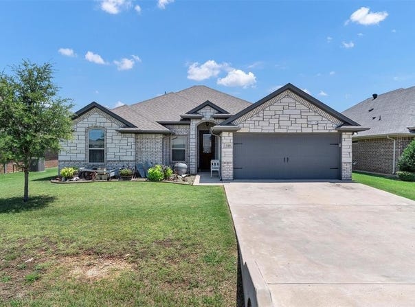 540 Clearwater Place, Granbury, TX 76049