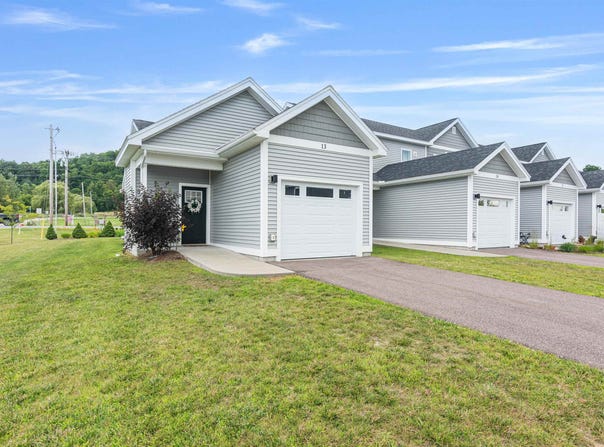 13 Clover Lane, Hinesburg, VT 05461
