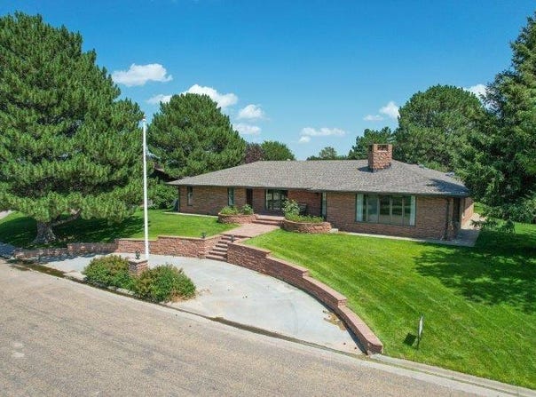 112 Park Lane Dr, Tribune, KS 67879