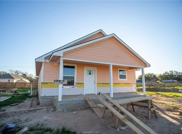1707 Pine Street, Hearne, TX 77859