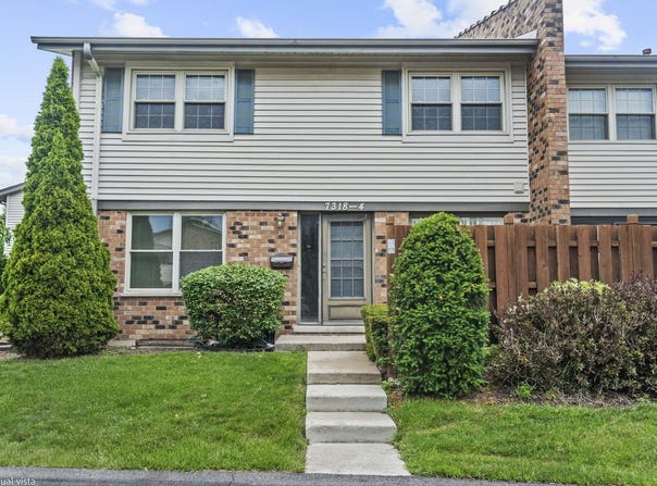 7318 Winthrop Way, Downers Grove, IL 60516