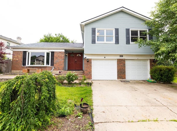 39 Mill Pond Drive, Glendale Heights, IL 60139