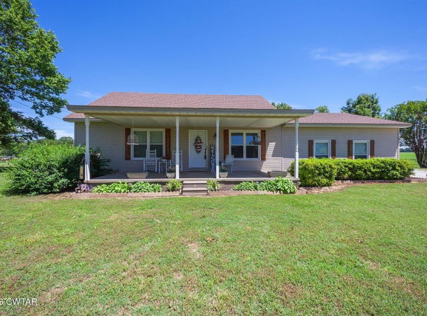1584 Hawkins Lane, Bells, TN 38006
