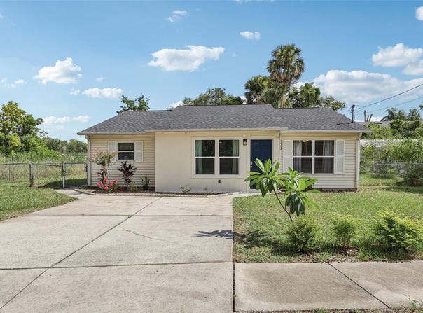 500 E CAROLINE STREET, TAVARES, FL 32778