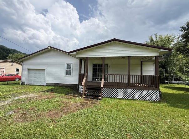 151 Brown St, CLEAR FORK, WV 24822