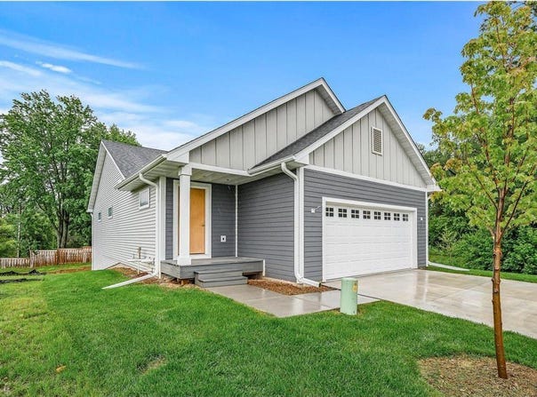 201 Mccarrons Place W, Roseville, MN 55113