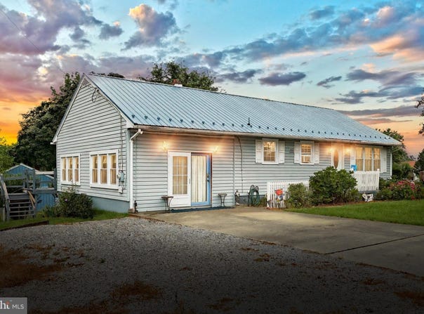 955 MAPLE LANE, HANOVER, PA 17331