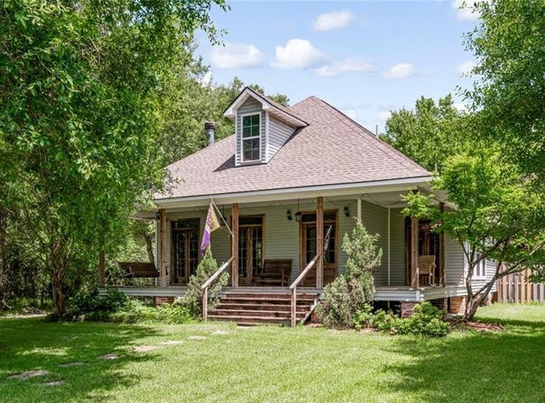 8282 LAKE PARK Drive, Denham Springs, LA 70726